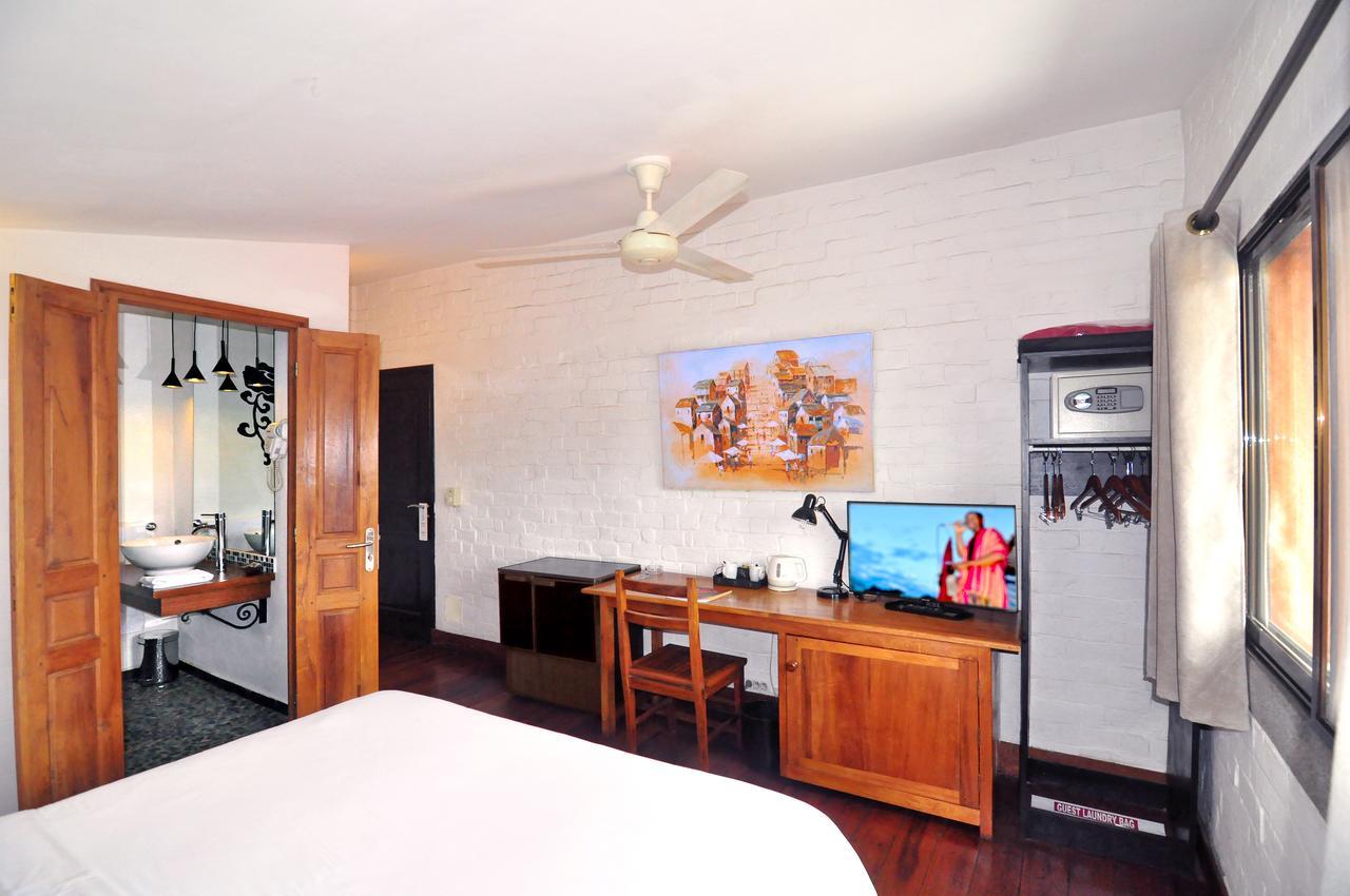 Rova Hotel Antananarivo Bagian luar foto