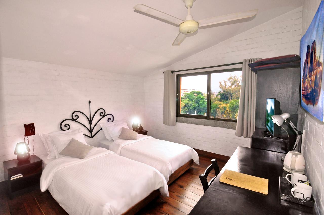 Rova Hotel Antananarivo Bagian luar foto