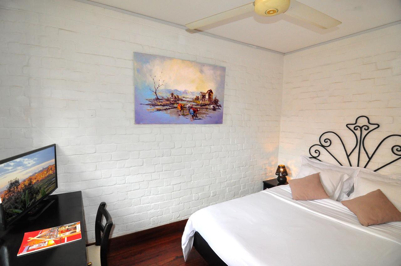 Rova Hotel Antananarivo Bagian luar foto